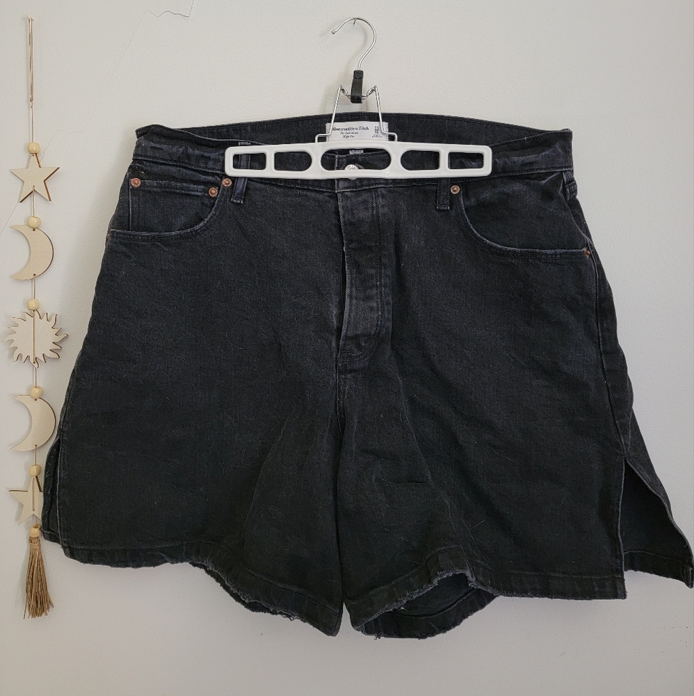 Abercrombie Curve Love High Rise 7 Inch Dad Shorts